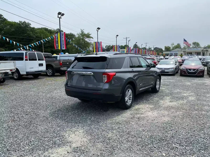 2022 Ford Explorer XLT photo 1