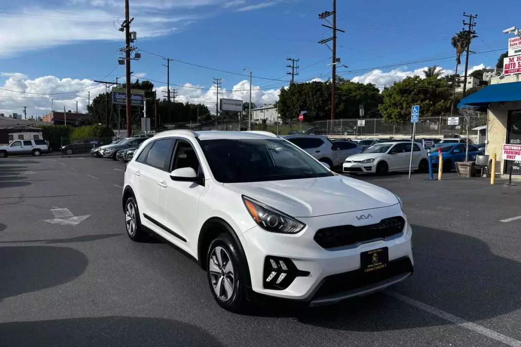 2022 Kia Niro LX photo 1