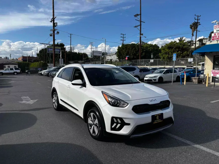 2022 Kia Niro LX photo 1