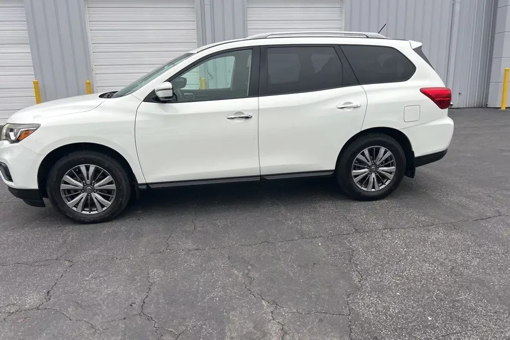 2018 Nissan Pathfinder S photo 1