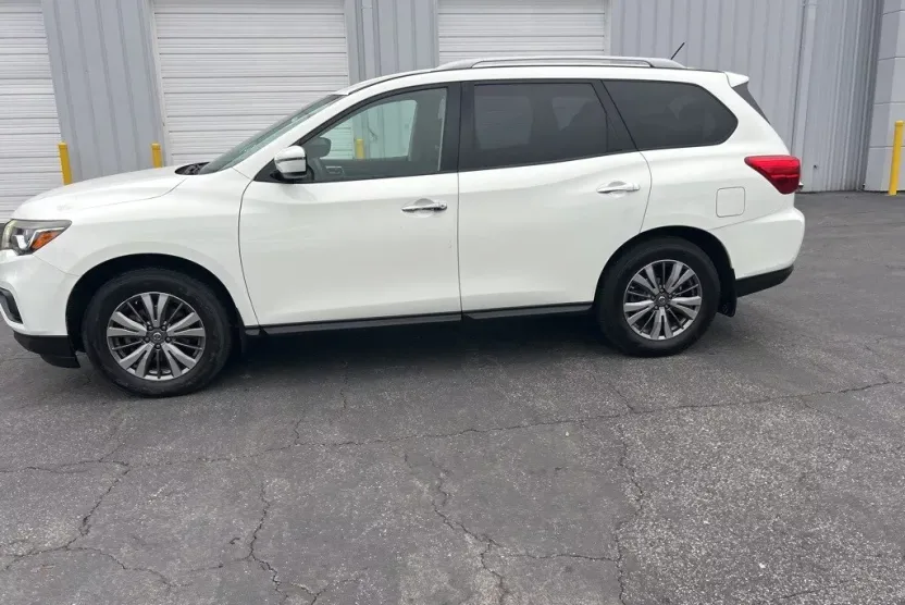 2018 Nissan Pathfinder S photo 1