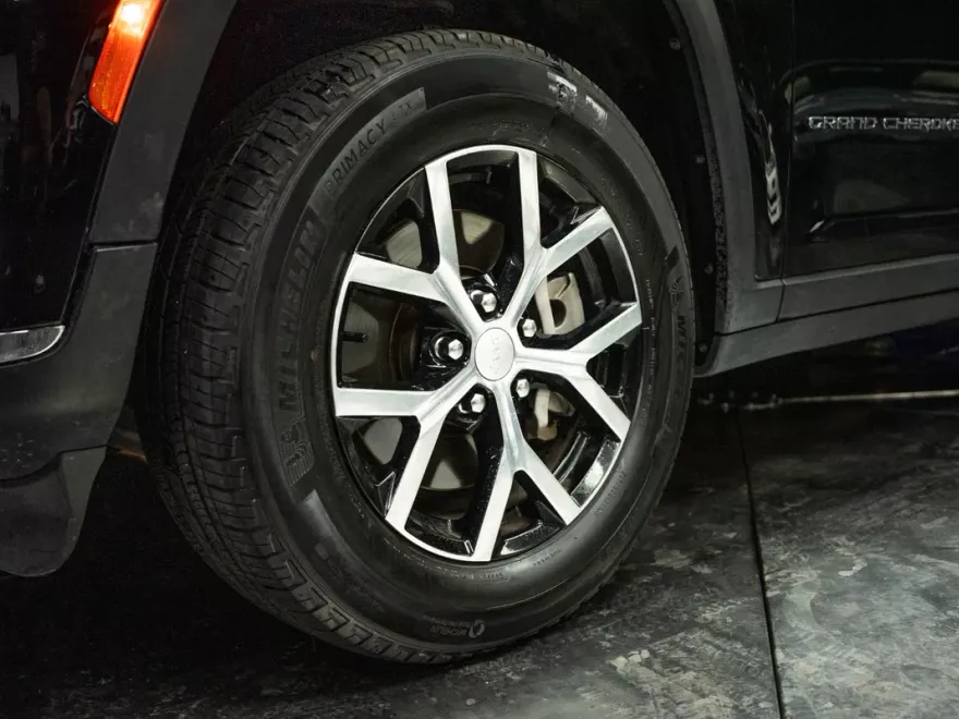 2023 Jeep Grand Cherokee Limited photo 1