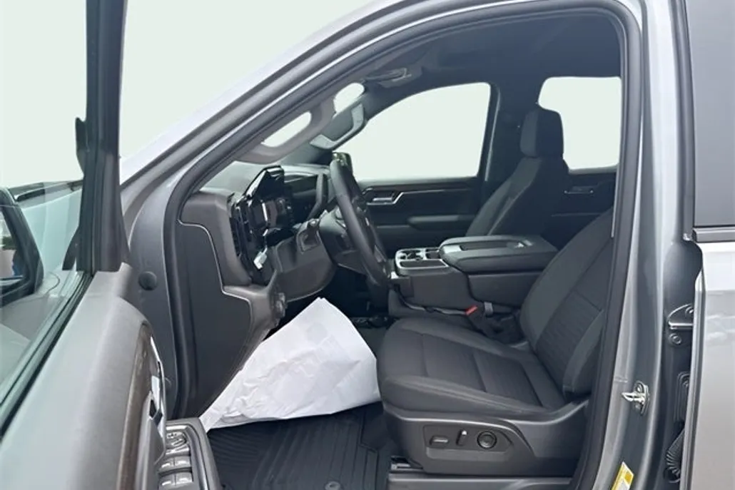 2023 Chevrolet Silverado 1500 LT photo 1