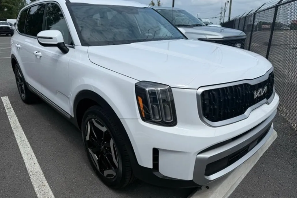 2024 Kia Telluride EX photo 1