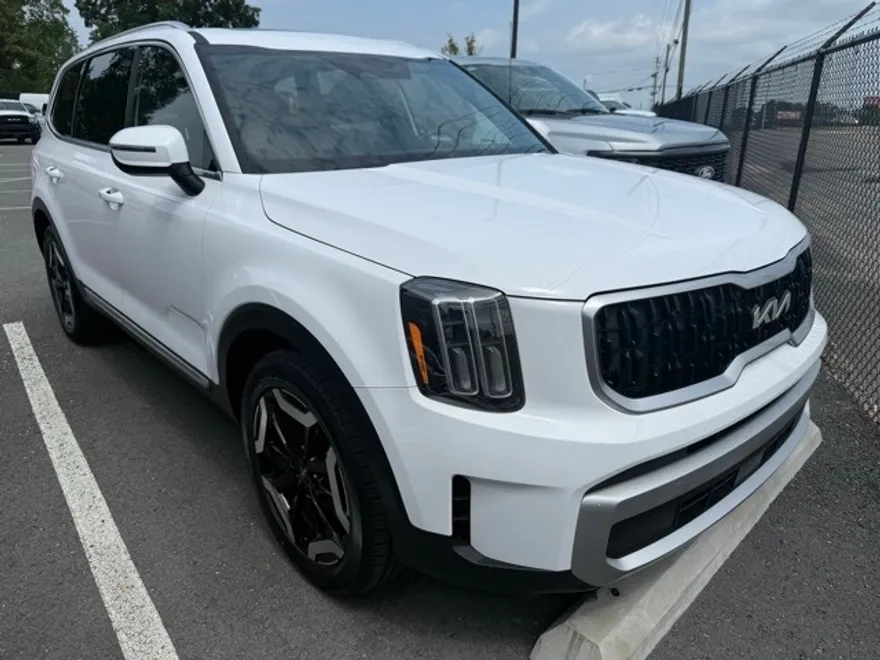 2024 Kia Telluride EX photo 1