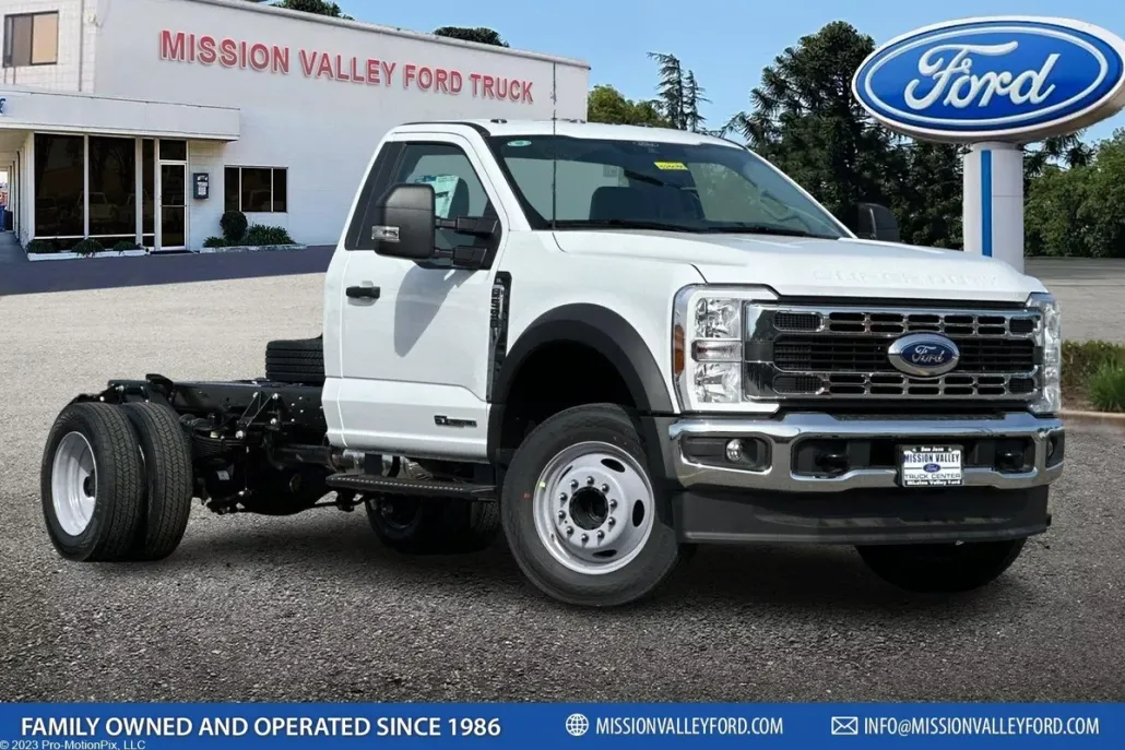 2025 Ford F-550 photo 1