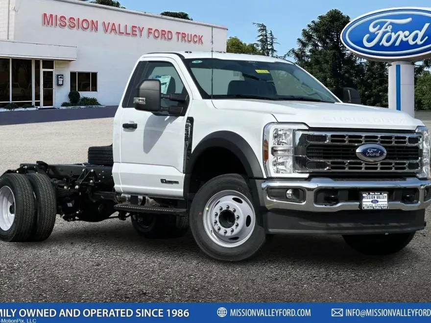 2025 Ford F-550 photo 1