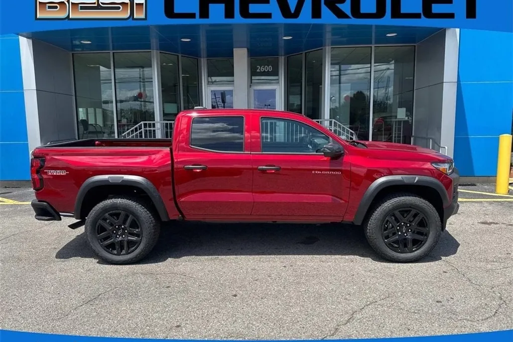 2025 Chevrolet Colorado Trail Boss photo 1