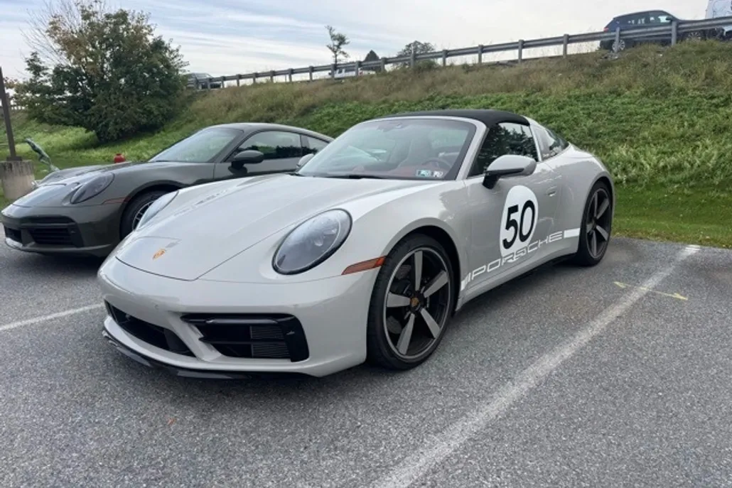 2021 Porsche 911 Targa 4S photo 1