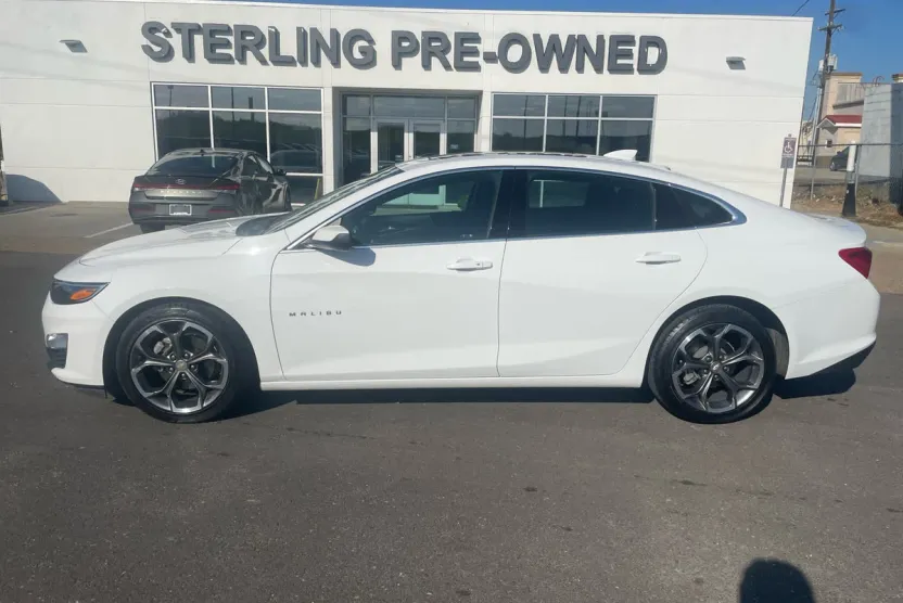 2024 Chevrolet Malibu 1LT photo 1