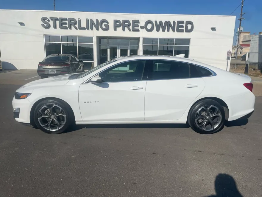 2024 Chevrolet Malibu 1LT photo 1