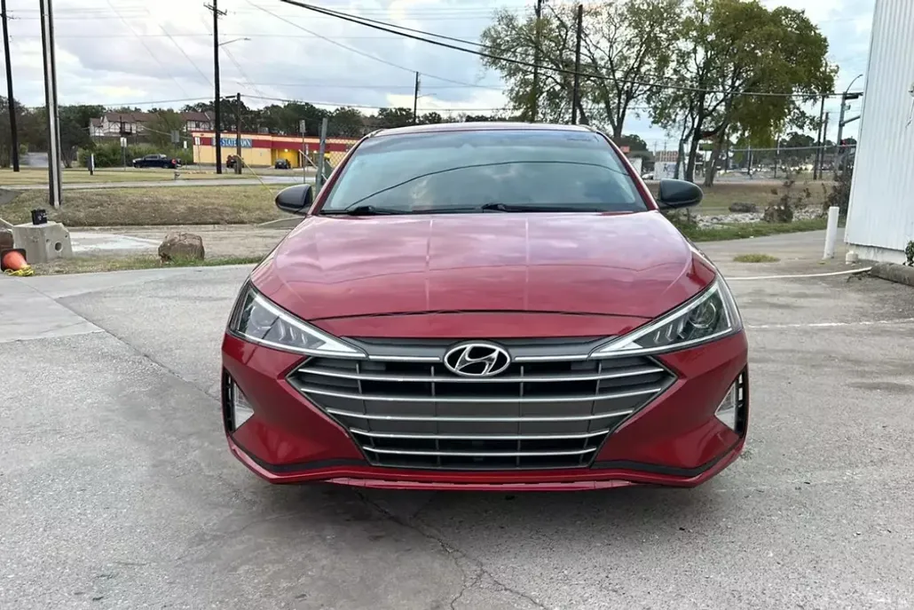 2019 Hyundai Elantra SEL photo 1