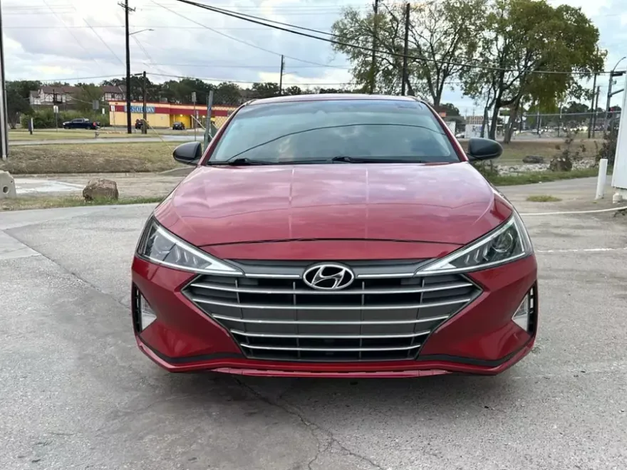 2019 Hyundai Elantra SEL photo 1