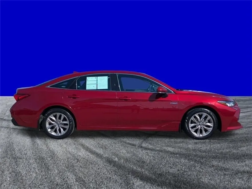 2019 Toyota Avalon Hybrid XLE Plus photo 1