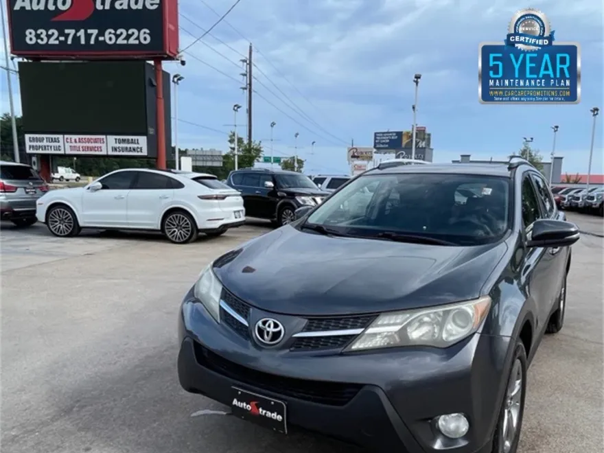 2015 Toyota RAV4 XLE photo 1