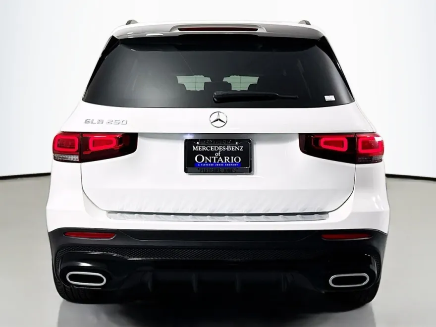 2023 Mercedes Benz GLB 250 photo 1