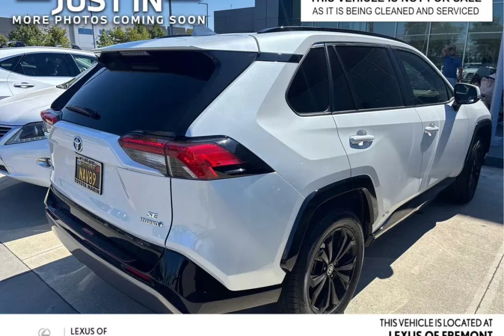 2023 Toyota RAV4 Hybrid SE photo 1