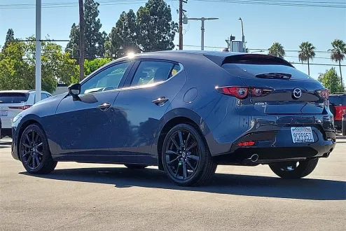 2022 Mazda Mazda3 Premium photo 2