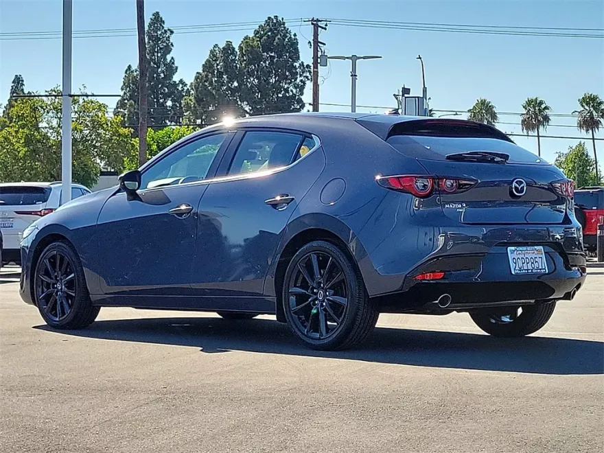 2022 Mazda Mazda3 Premium photo 2