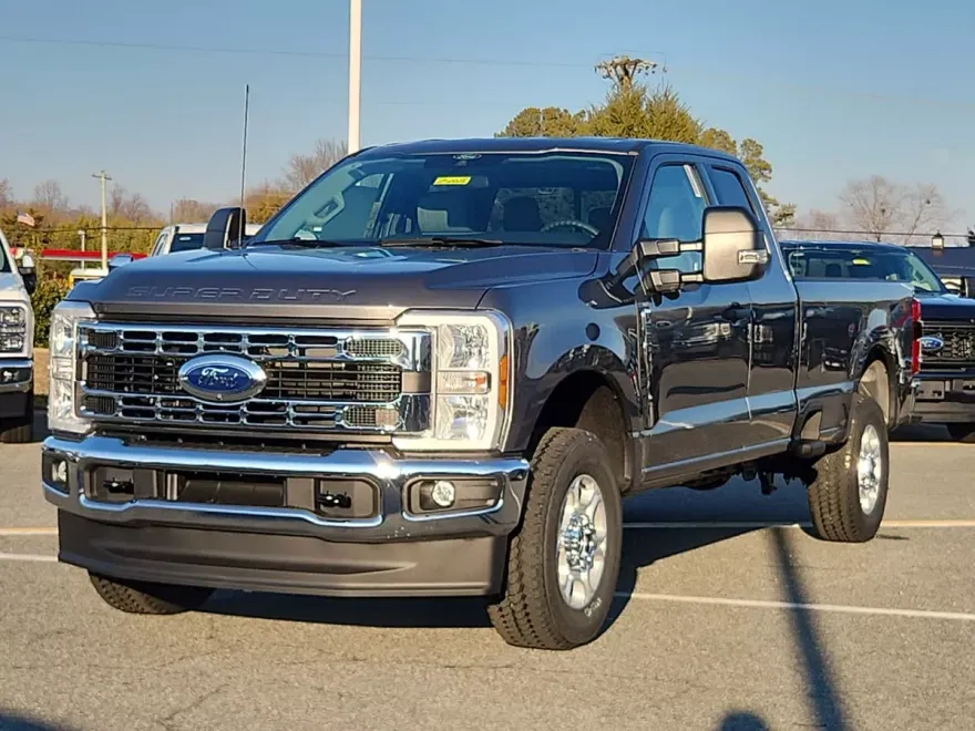 2025 Ford F-250 XLT photo 1
