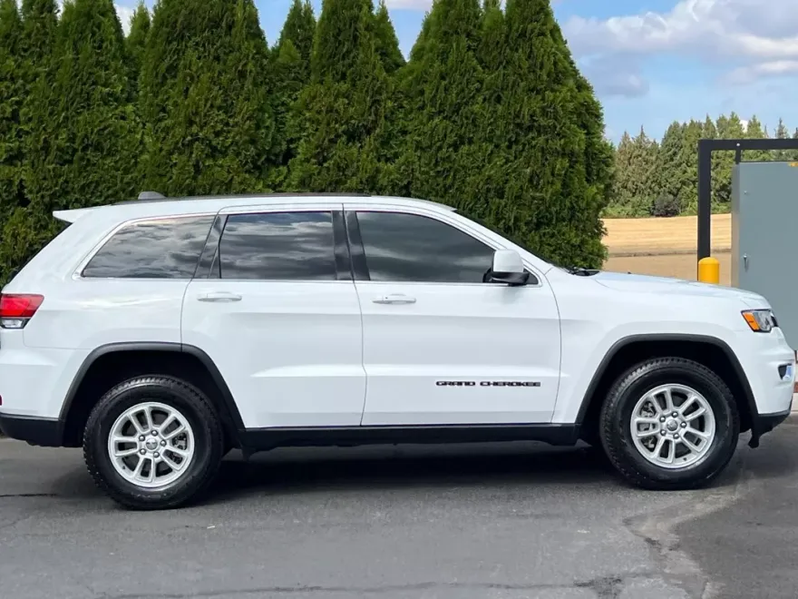 2020 Jeep Grand Cherokee Laredo photo 1