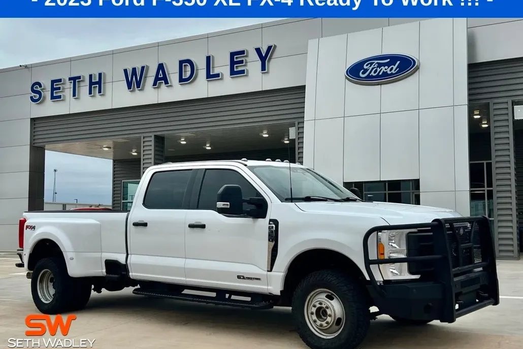 2023 Ford F-350 photo 1