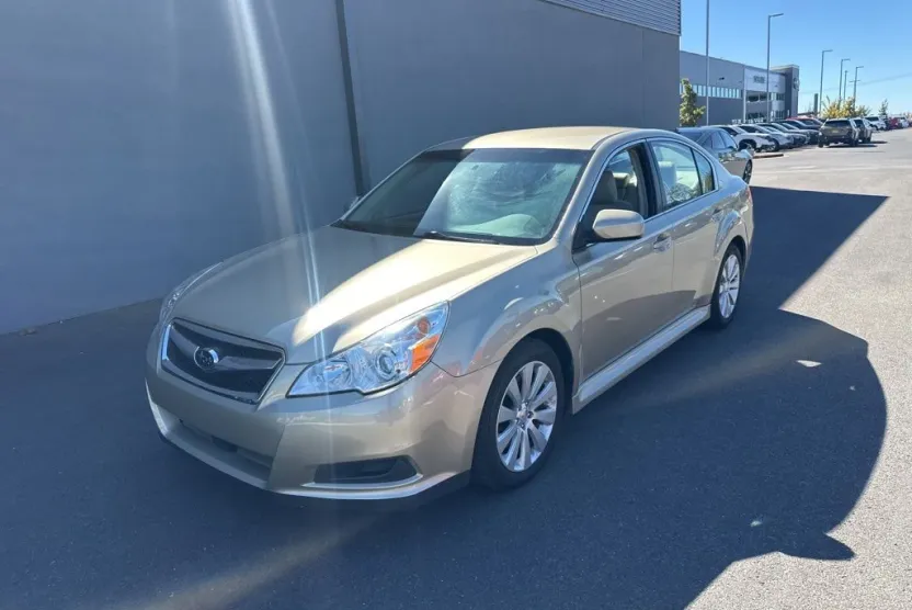 2010 Subaru Legacy 3.6R photo 1