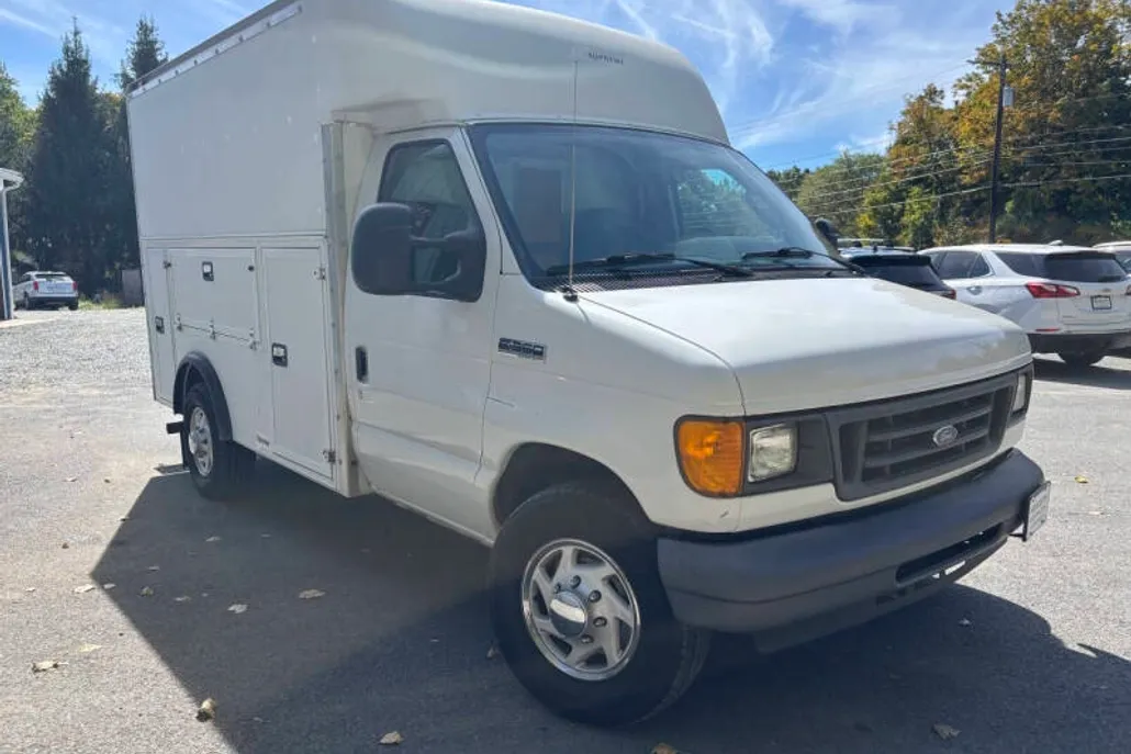 2006 Ford E-350 photo 1