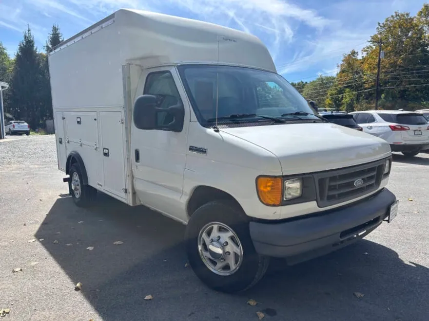 2006 Ford E-350 photo 1