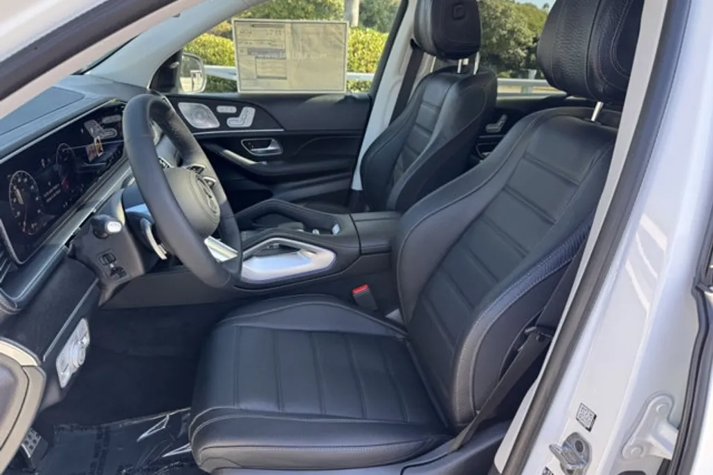 2026 Mercedes Benz GLS 450 4MATIC photo 1