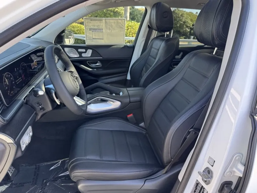 2026 Mercedes Benz GLS 450 4MATIC photo 1