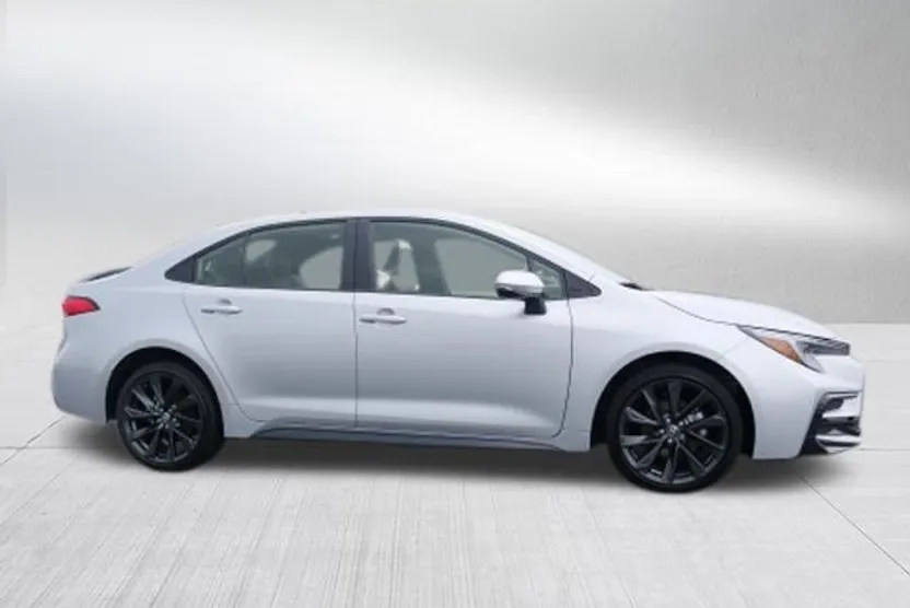 2024 Toyota Corolla Hybrid LE photo 1