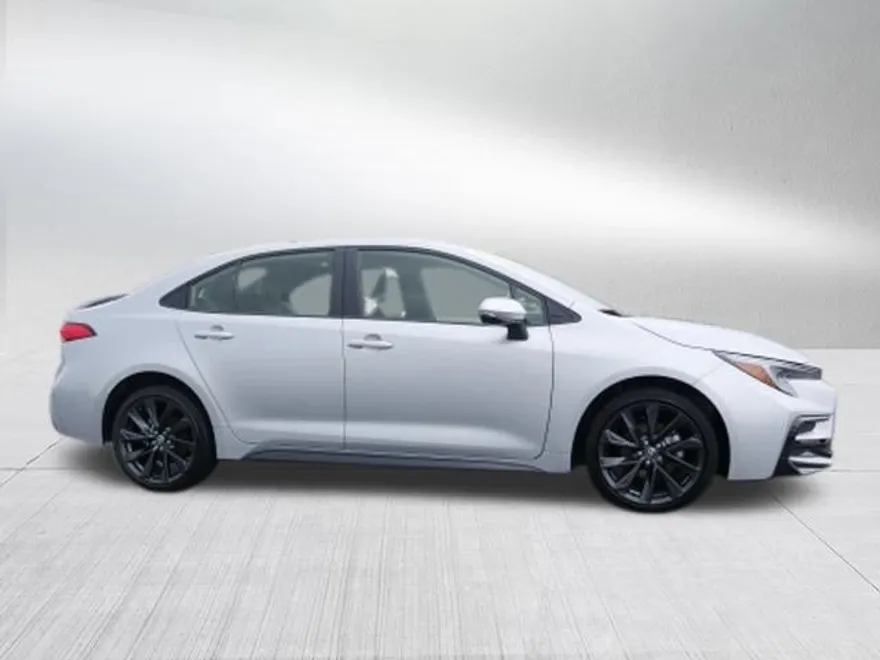 2024 Toyota Corolla Hybrid LE photo 1