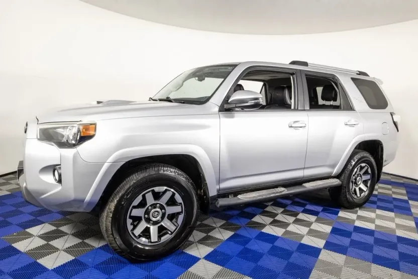 2018 Toyota 4Runner TRD Off-Road Premium photo 1