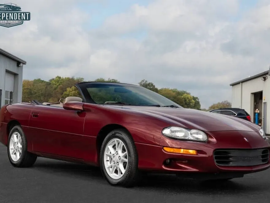 2000 Chevrolet Camaro Base photo 1