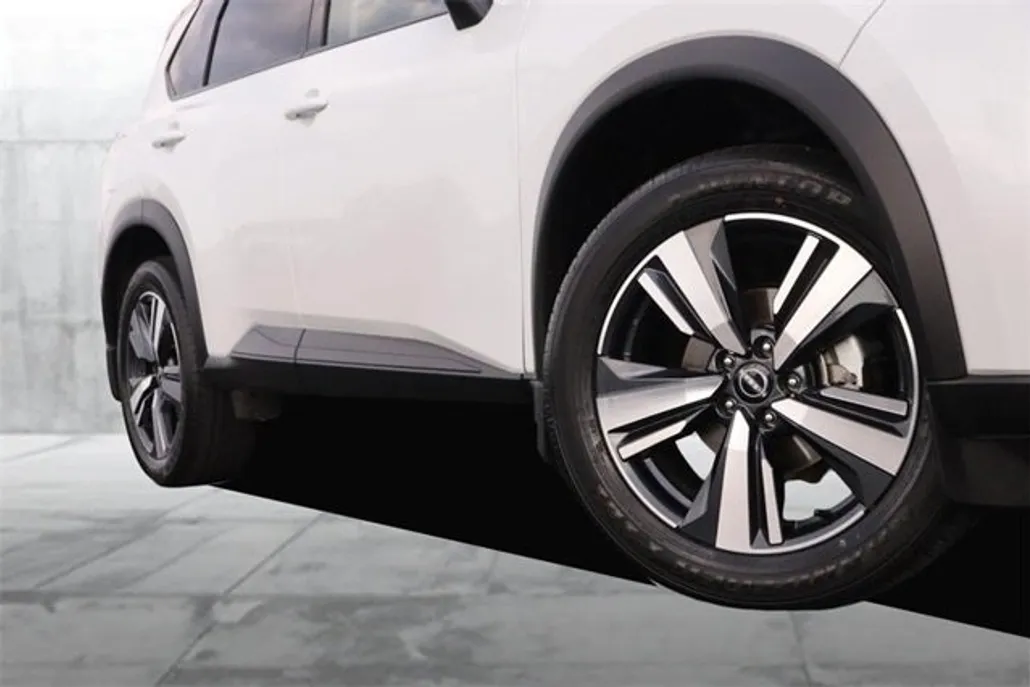 2024 Nissan Rogue SL photo 1