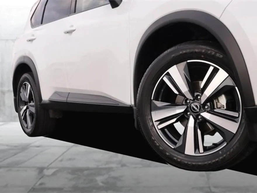 2024 Nissan Rogue SL photo 1