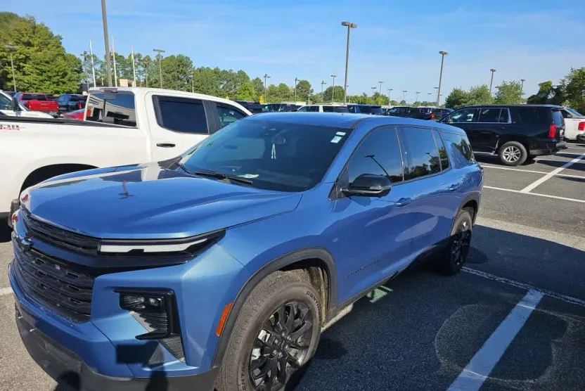 2024 Chevrolet Traverse LS photo 1