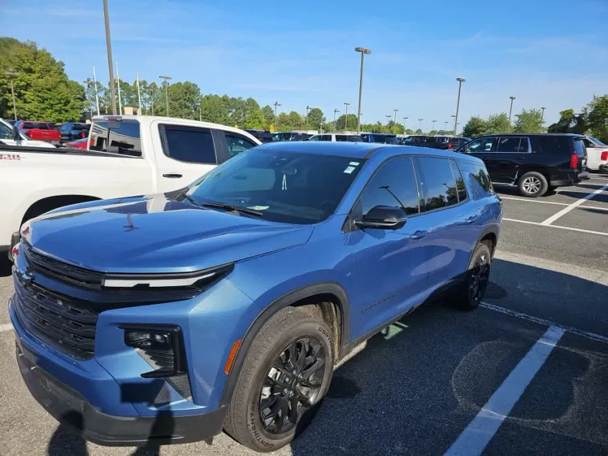 2024 Chevrolet Traverse LS photo 1