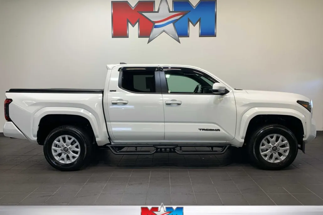 2025 Toyota Tacoma SR5 photo 1