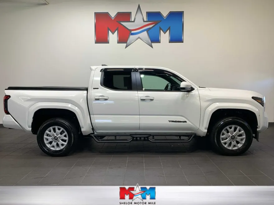 2025 Toyota Tacoma SR5 photo 1