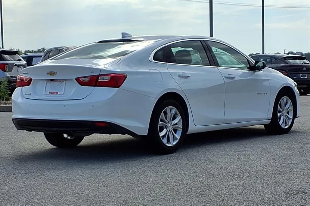 2024 Chevrolet Malibu 1LT photo 1