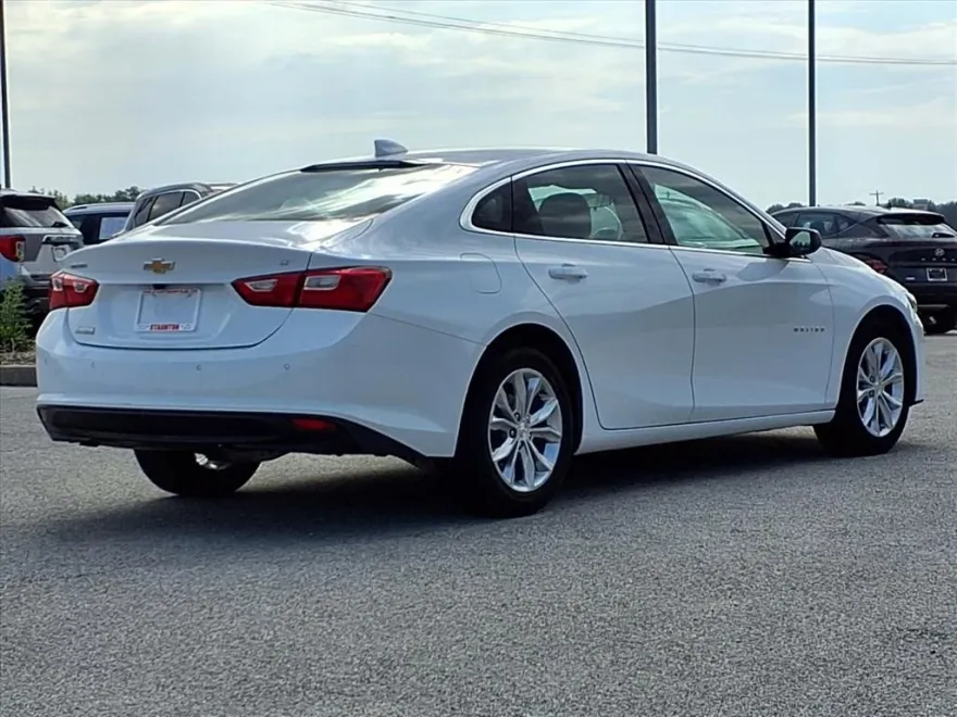 2024 Chevrolet Malibu 1LT photo 1