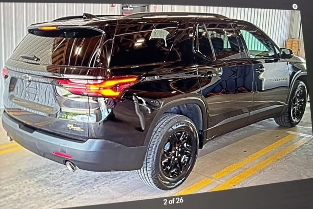 2023 Chevrolet Traverse LS photo 1