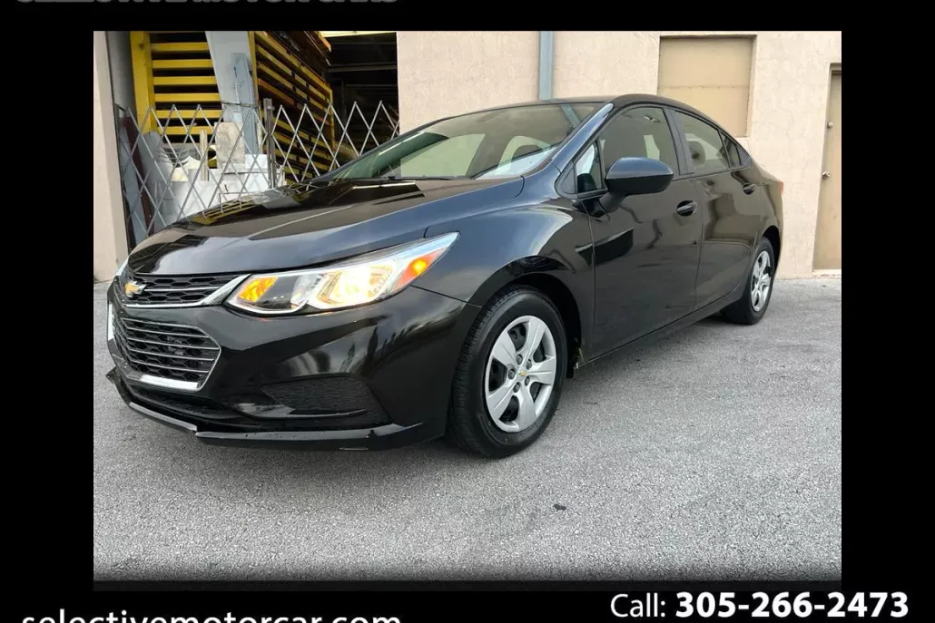 2018 Chevrolet Cruze LS photo 1