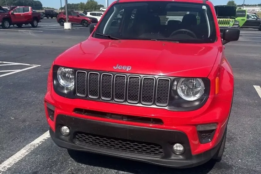 2022 Jeep Renegade Latitude photo 1