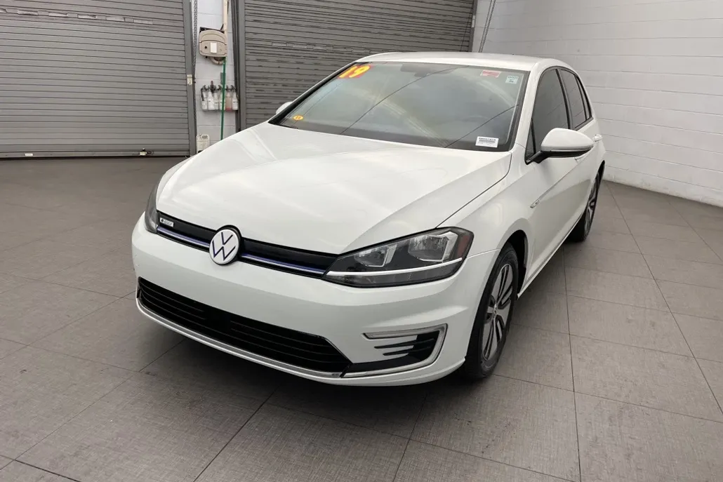 2019 Volkswagen e-Golf SE photo 1