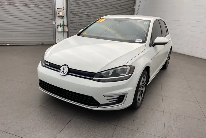 2019 Volkswagen e-Golf SE photo 1