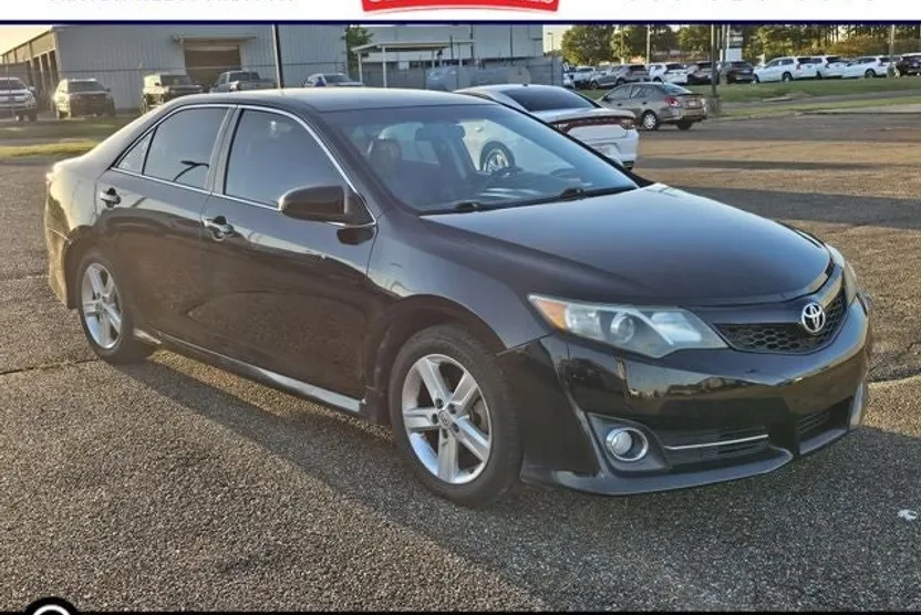 2014 Toyota Camry L photo 1
