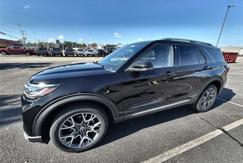 2025 Ford Explorer Platinum photo 1